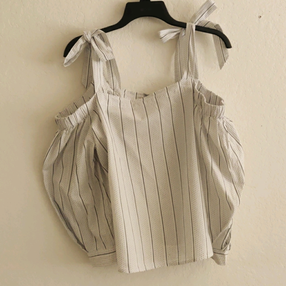 Off the shoulder with ties White and black striped